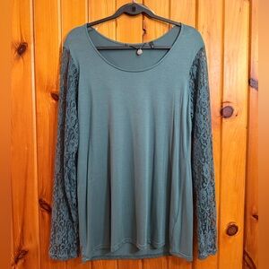 Buckle BKE Boutique Blouse Size: XL